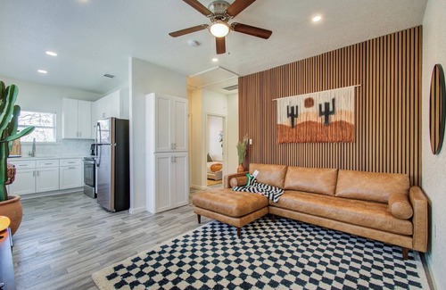 MacGregor Apartment | Luxury Garage Apt 10 Min from Downtown!