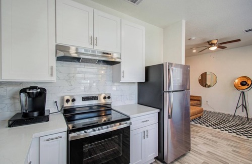 MacGregor Apartment | Luxury Garage Apt 10 Min from Downtown!