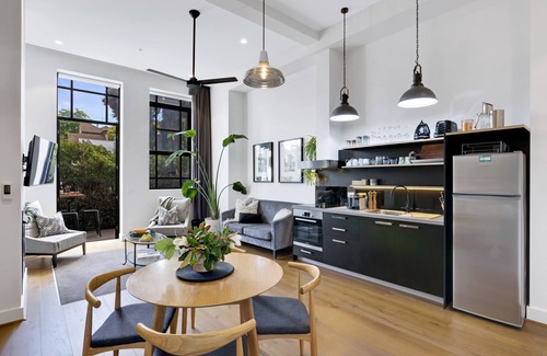 Geelong Apartment | Luxury Garden Apt - Walk To CBD