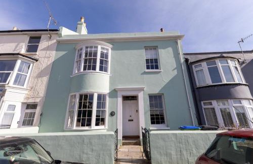 Bognor Regis Apartment | Luxury Georgian home & garden by the sea, 6 guests
