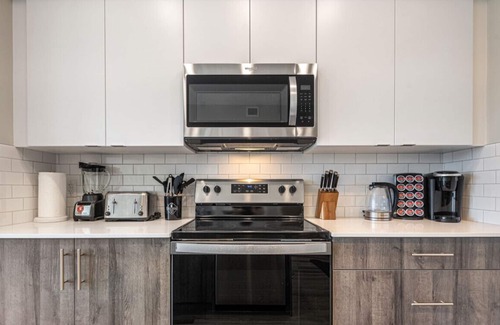 Inglewood Apartment | Luxury Getaway in Inglewood » 2 BR » AC » King Bed