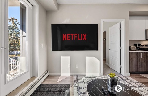 Inglewood Apartment | Luxury Getaway in Inglewood » 2 BR » AC » King Bed