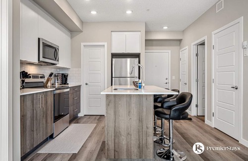 Inglewood Apartment | Luxury Getaway in Inglewood » 2 BR » AC » King Bed