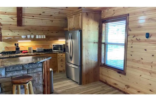 Talihina Cabin | Luxury Getaway | Mountain/River Views, BBQ/Fishing