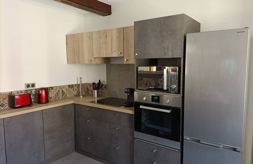 Bruere-Allichamps Cottage | Luxury Gîte by Noirlac Abbey with Private Terrace and Modern Amenities