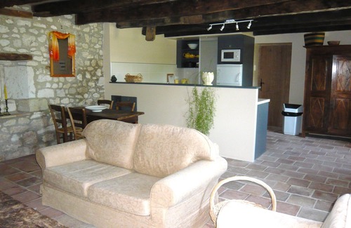 Boisse Cottage | Luxury gite for adult couples, peaceful, open views, large swimming pool