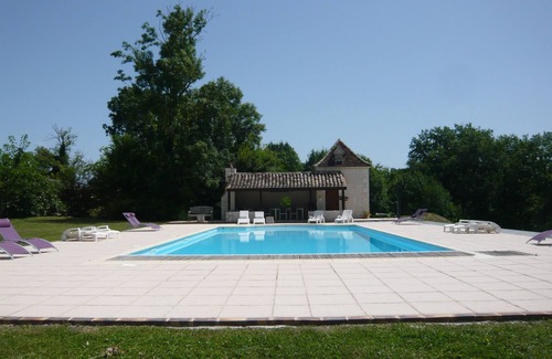 Boisse Cottage | luxury gite for couples, no children. Peace, great views, large pool and spa.