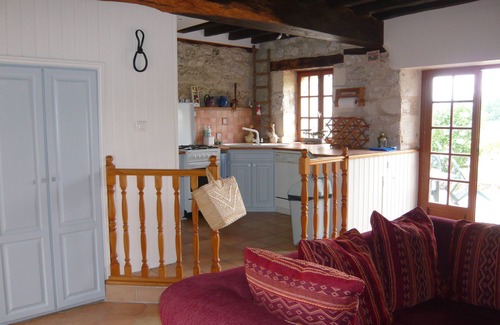 Boisse Cottage | luxury gite for couples, no children. Peace, great views, large pool and spa.