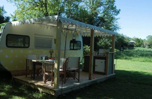 Auzances Cabin | Luxury Glamping (Vintage caravan and Bell Tents) in the heart of rural France