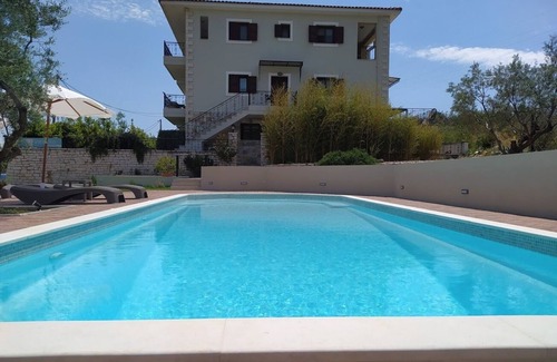 Platanitis Villa | Luxury Villa, panoramic sea view, peaceful surroundings, near Nafpaktos city