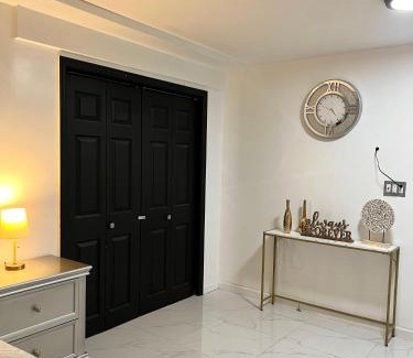 Queens House | Luxury Guest House - Cheap JFK Pick up & Drop Off Available