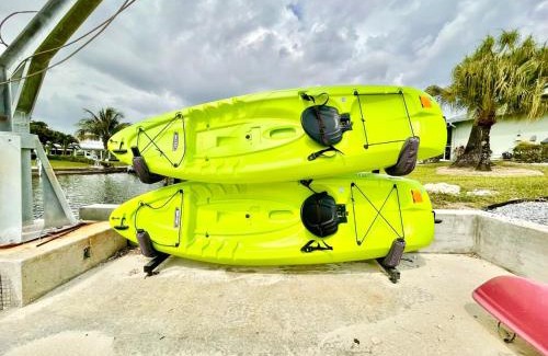Yacht Club Villa | Luxury Gulf Access Private Pool Pet-Friendly Villa