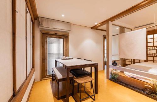 Cheongju Villa | Luxury Hanok Sangseon Heritage Hanok-W