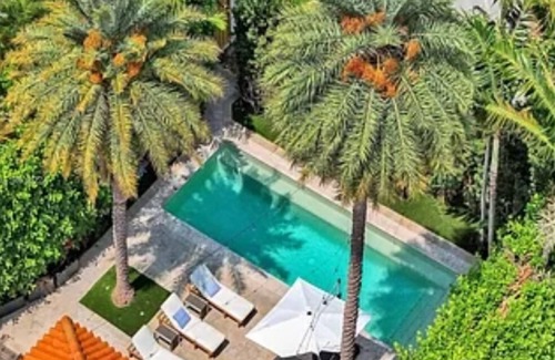 East Little Havana House | Luxury Haven: Poolside Paradise in Downtown Miami