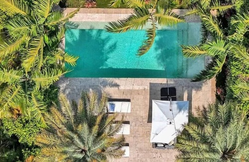 East Little Havana House | Luxury Haven: Poolside Paradise in Downtown Miami