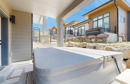 Hideout House | Luxury Hideout Overlook