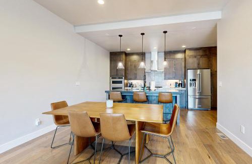 Hideout House | Luxury Hideout Overlook