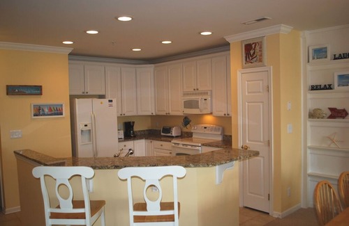 Sunset Island Condo | Luxury High End Sunset Island Condo 2 Blocks from ~OC~ Beach