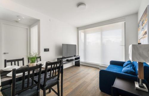 West End Apartment | Luxury High-Rise Condo with Stunning Views
