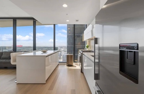 Downey Apartment | Luxury High Rise in DTLA