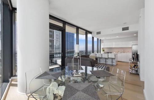 Downey Apartment | Luxury High Rise in DTLA