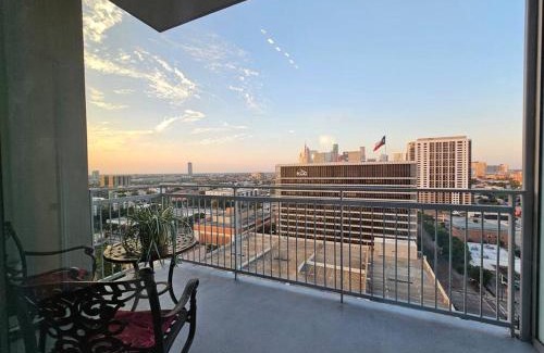 Midtown Apartment | Luxury Highrise in Midtown - Skyline Views and Chic Decor
