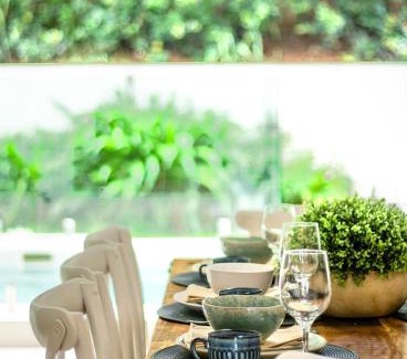 Carindale House | Luxury Hilltop Brand-New 5BD Holiday Home