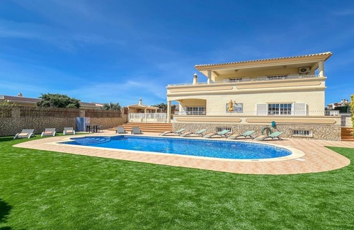 Mosqueira Villa | ★Luxury Holiday Detached Villa w/Pool in Albufeira, nearby Beach and Golf