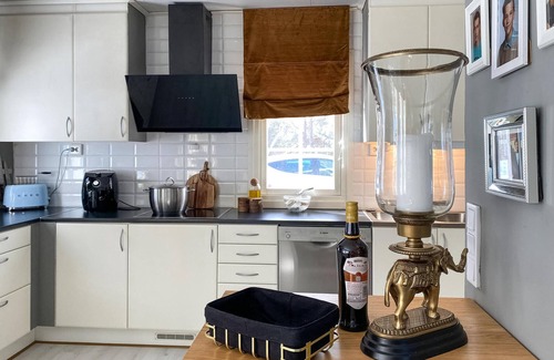 Torjulvagen House | Luxury holiday home with jacuzzi and sauna, just a stone's throw from the forest