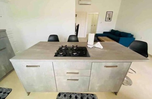 Kwatta Condo | Luxury holiday/Longstay apartment fully furnished with airco
