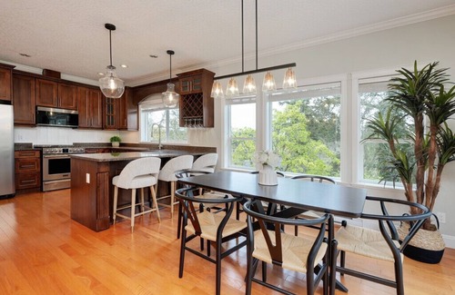 View Royal House | Luxury Home 15 Minutes To Downtown Victoria