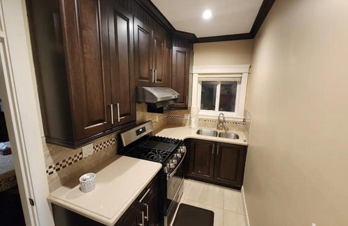 Surrey House | Luxury home 5 mins to surrey central, massive patios and living space