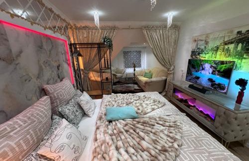 Heinrich-Gustav-Straße Apartment | LUXURY HOME