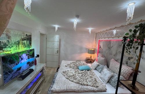 Heinrich-Gustav-Straße Apartment | LUXURY HOME
