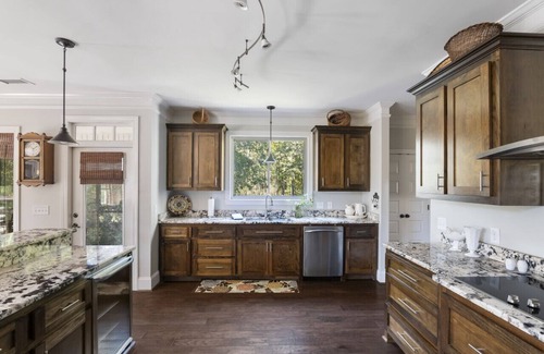 Leesville House | Luxury Home in Quiet Cove-SUPs Kayaks BBall Arcade