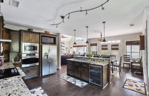 Leesville House | Luxury Home in Quiet Cove-SUPs Kayaks BBall Arcade