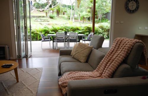 Yowie Bay House | Luxury Home in Yowie Bay - pet friendly