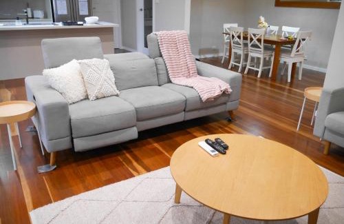 Yowie Bay House | Luxury Home in Yowie Bay - pet friendly