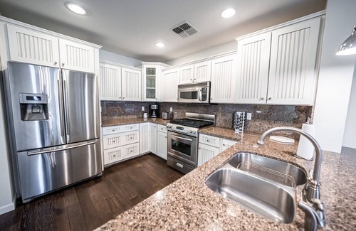 Village Grove House | Luxury Home on Windsor! Near Old Town Scottsdale. Pool and Games!