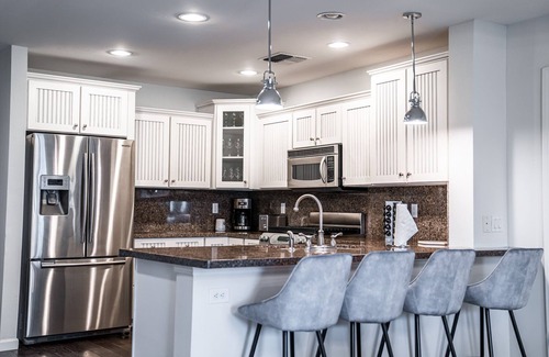 Village Grove House | Luxury Home on Windsor! Near Old Town Scottsdale. Pool and Games!