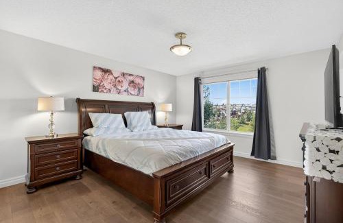 Panorama Hills House | Luxury Home with 5 BR, 9 Beds, 4BA, sleep 12, AC, Crib