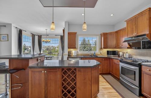 Panorama Hills House | Luxury Home with 5 BR, 9 Beds, 4BA, sleep 12, AC, Crib