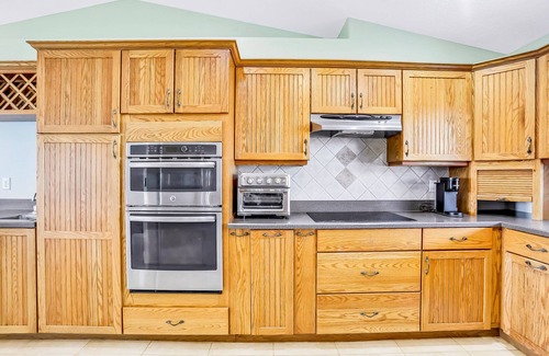 Marineland Acres House | Luxury home with a pool, enclosed yard, grill, washer/dryer & central AC