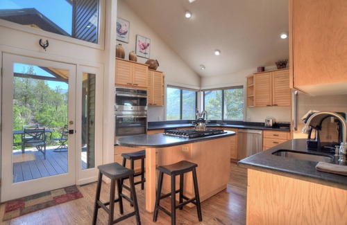 Durango - Purgatory House | Luxury Home with Great Views, Decks, Hot Tub, AC - 15 Min to Downtown Durango