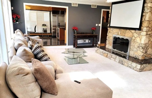 Pomona House | Luxury Home + XL Pool near NYC/Harriman State Park