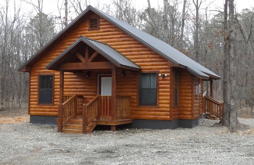 Broken Bow Cabin | Luxury Honeymoon Cabin Bear Bottoms, Hot Tub, Hammock, Wifi, Indoor fireplace