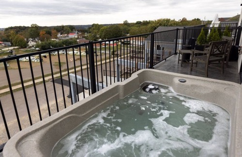Berlin Apartment | Luxury Hot Tub Suite in Downtown Berlin 305