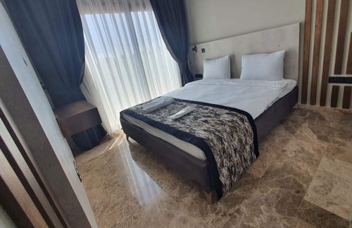 Kyrenia House | Luxury Hotel Room w Pool Near Beach in Kyrenia