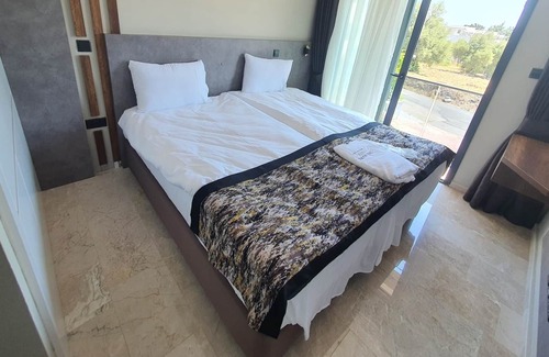 Kyrenia House | Luxury Hotel Room w Pool Near Beach in Kyrenia