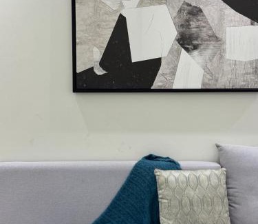 Ghirnatah Apartment | Luxury hotel suite with one bedroom and a living room